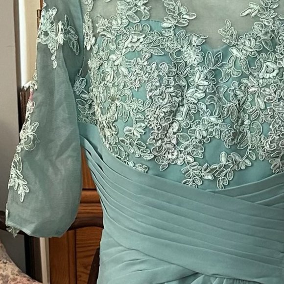 Exquisite Lace Wedding Dress in Soft Blue - Picture 3 of 10